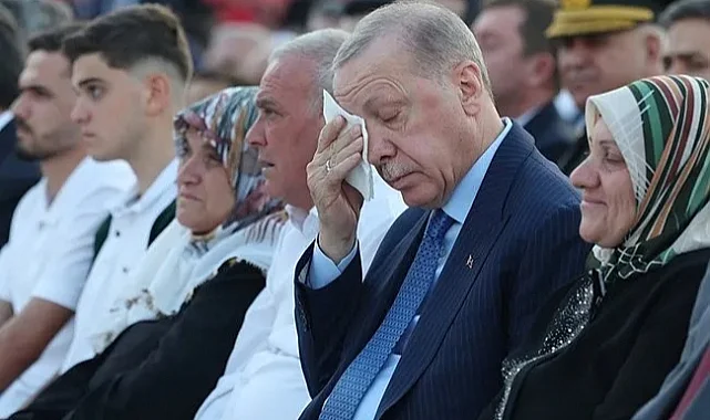 Cumhurbaşkanı Erdoğan Gözyaşlarını Tutamadı!