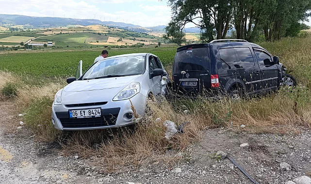 Havza'da Trafik Kazası: Otomobil ve Hafif Ticari Araç Çarpıştı, 2 Yaralı