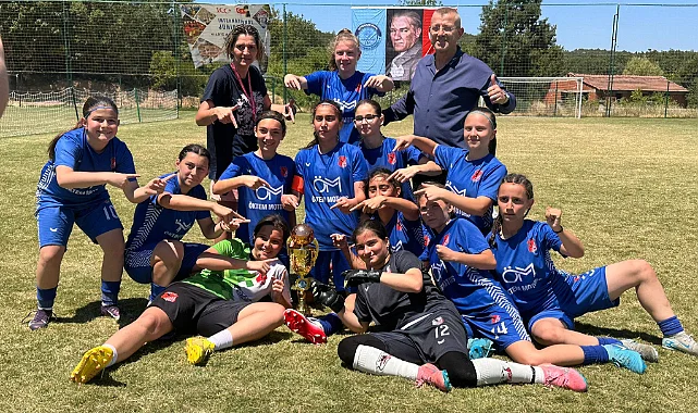 International Junior Cup'ta Samsun Rüzgarı: Yab-Pa Kızları Kupayı Kaldırdı