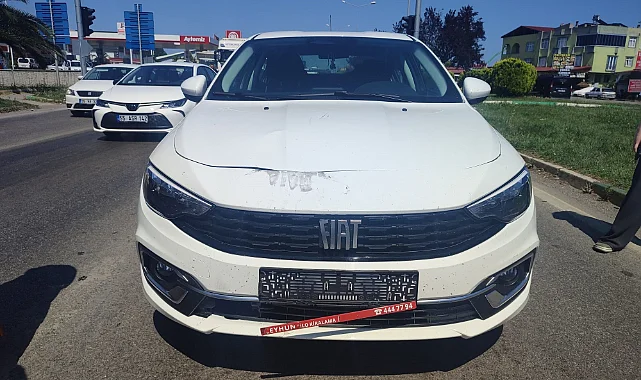Kırmızı Işıkta Beklerken Otomobil Çarptı