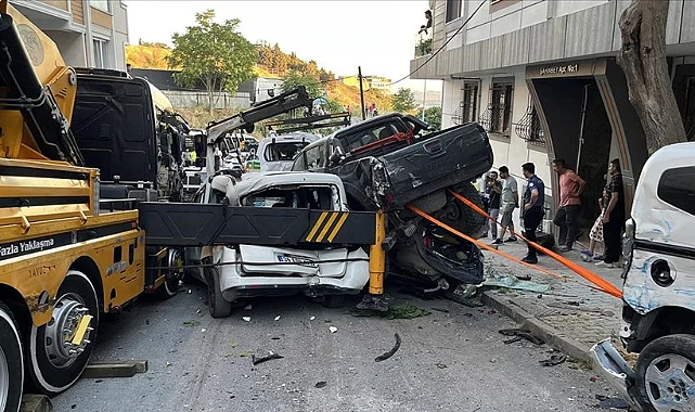 Kontrolden Çıkan Vinç 23 Araca Çarptı