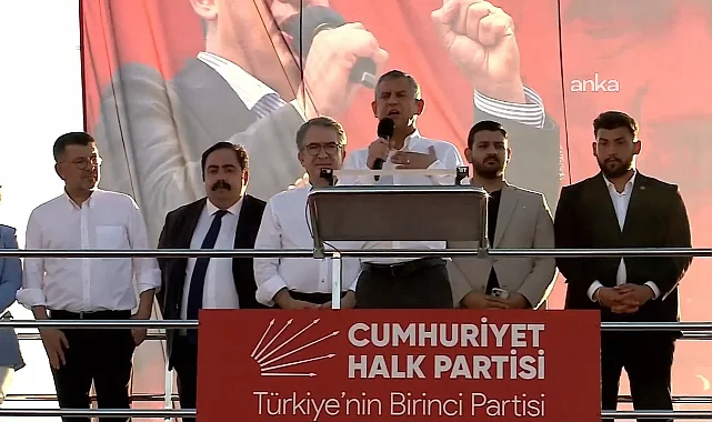 Malatya’da CHP Mitingi: Özgür Özel On Binlere Seslendi