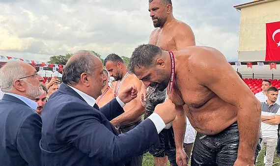 Salıpazarı Güreşlerinde Başpehlivan Fatih Atlı Oldu