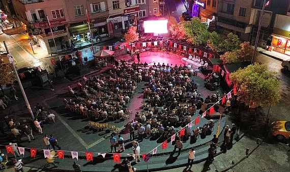 Salıpazarı'nda Demokrasi Nöbeti: Halk Tek Yürek!