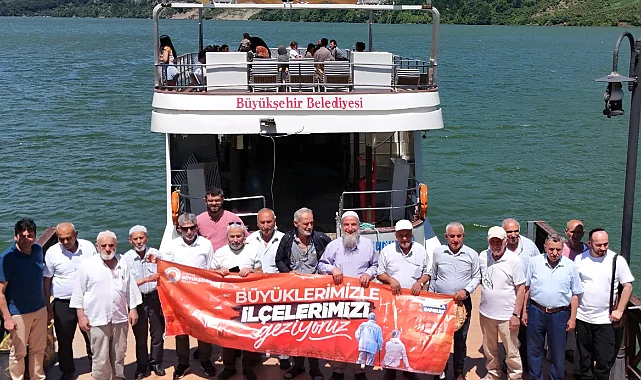 Samsun Büyükşehir Belediyesi'nden Yaşlılara Özel Hizmet: Şehri ve İlçeleri Gezdiriyorlar!
