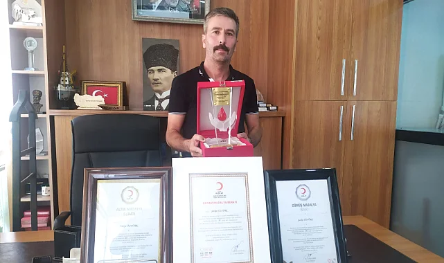 Samsun'da 70 Kez Kan Bağışı Yapan Şevket Öztürk, Kızılay Tarafından Ödüllendirildi