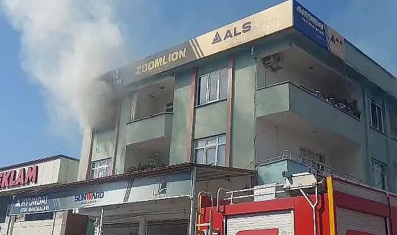 Samsun'da Ev Yangını: 80 Yaşındaki Adam Hastaneye Kaldırıldı
