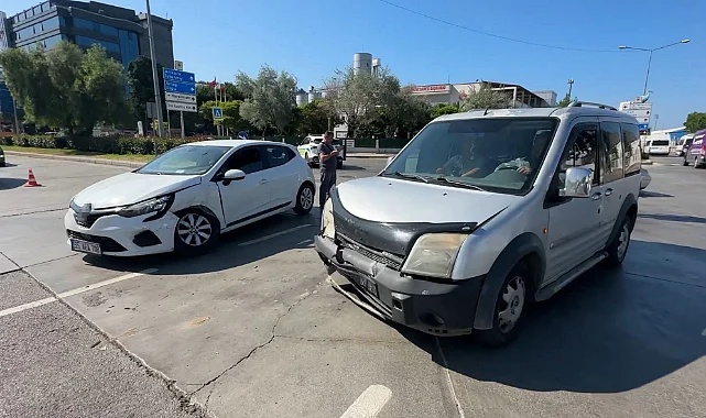 Samsun'da Hafif Ticari Araç Otomobille Çarpıştı: 1 Yaralı