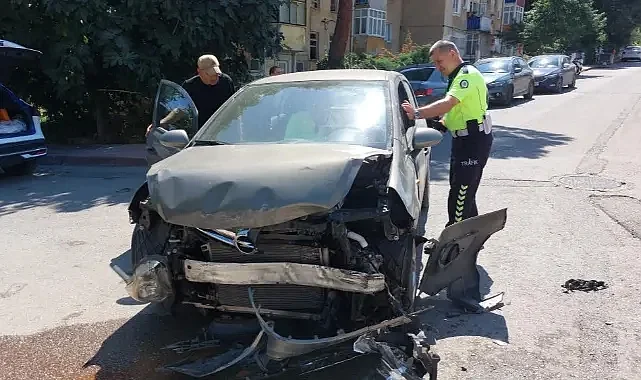 Samsun'da İki Otomobil Çarpıştı: 1 Kadın Yaralandı