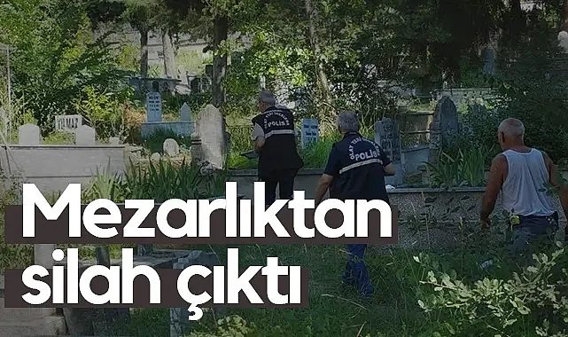 Samsun'da Mezarlıkta Kazı Yapan İşçiler Şok Oldu: Topraktan Silah Çıktı