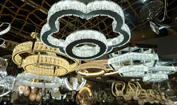Samsun'da Yeni Evlenenlerin Favorisi: Şık ve Fonksiyonel LED Avizeler