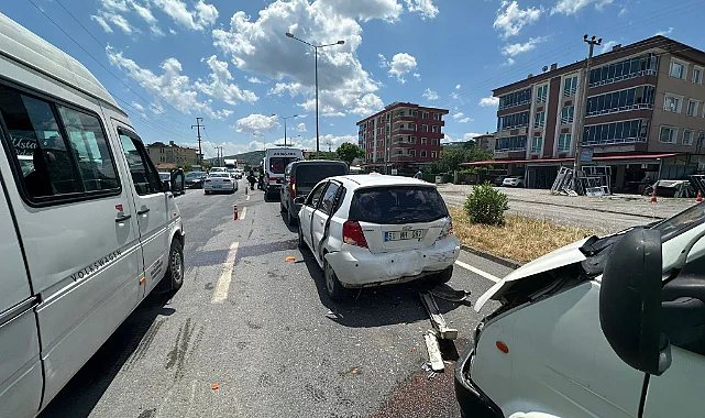Samsun’da Zincirleme Kaza: 3 Araç Çarpıştı, 2 Kişi Yaralandı