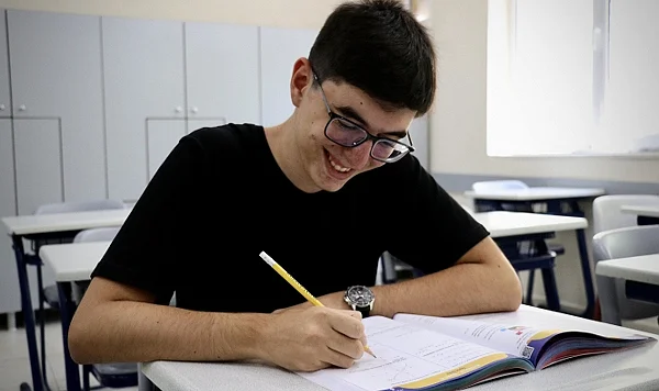 Samsun'dan YKS'de Büyük Başarı: Atakan Demir Türkiye 5'incisi Oldu, Hedefi Tıp!