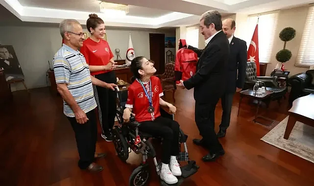 Samsun Valisi Orhan Tavlı Dünya Üçüncüsü Sporcuları Ağırladı
