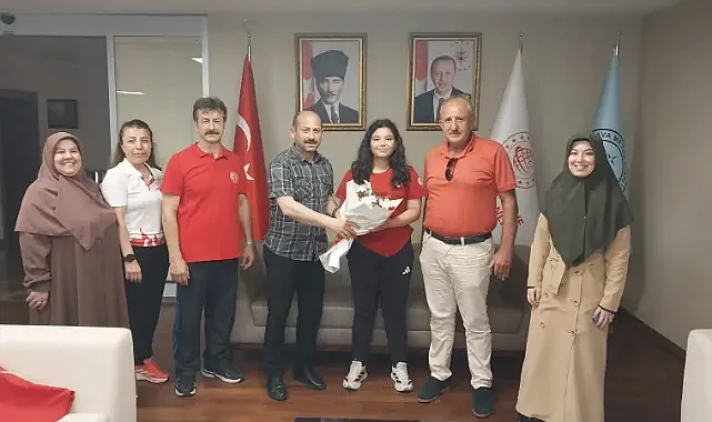 Samsunlu Altın Madalyalı Sporcu Ezginur Türkmen'e Coşkulu Karşılama