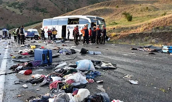 Sivas'ta Korkunç Otobüs Kazası: Çok Sayıda Ölü ve Yaralı Var