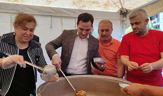 Türk Kızılay Salıpazarı Şubesinden Vatandaşlara Aşure İkramı