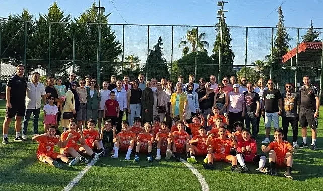 Yolspor U12, Karasamsunspor'u Penaltılarla Yendi: Üçüncülük Kupası Yolspor'un!