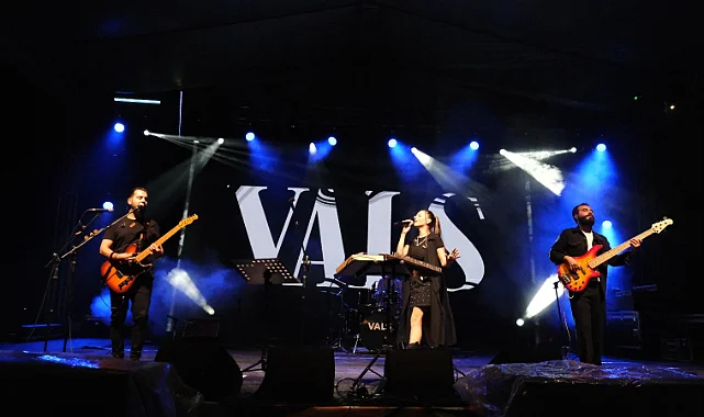 19 Mayıs'ta Coşku Dolu Gece: Grup Vals Konseri Büyük İlgi Gördü