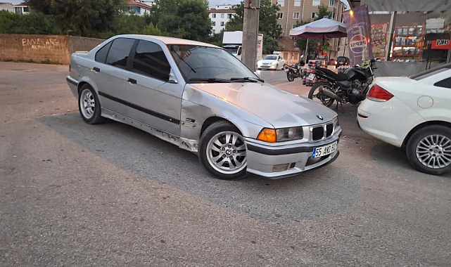 Bafra’da Otomobille Motosiklet Çarpıştı: Sürücü Yaralandı