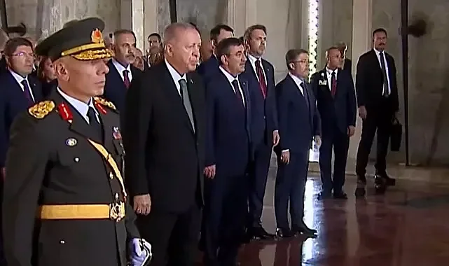 Cumhurbaşkanı Recep Tayyip Erdoğan'dan Anıtkabir'de Anlamlı Mesaj