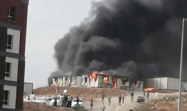 Osmaniye'de İnşaat İşçilerinin Kaldığı Konteynerde Yangın