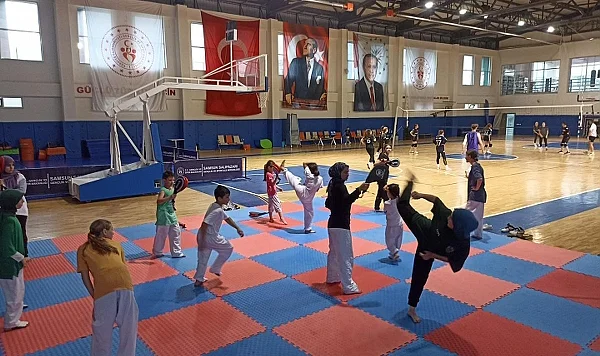 Salıpazarı'nda Gençler Taekwondo ile Hem Spor Yapıyor Hem Eğleniyor
