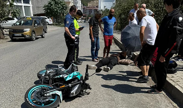 Salıpazarı’nda Motosiklet Devrildi: Sürücü Yaralandı