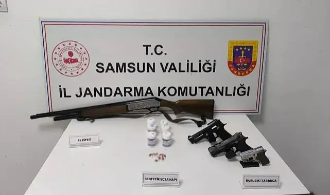 Samsun’da Araçta Uyuşturucu Hap ve Silah Ele Geçirildi