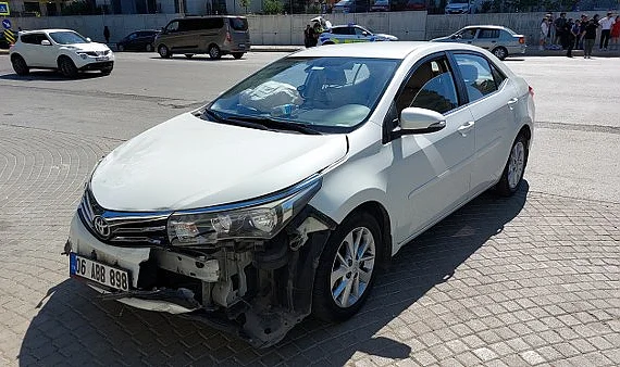 Samsun'da Kaza: Otomobil Kamyonla Çarpıştı, 3 Yaralı