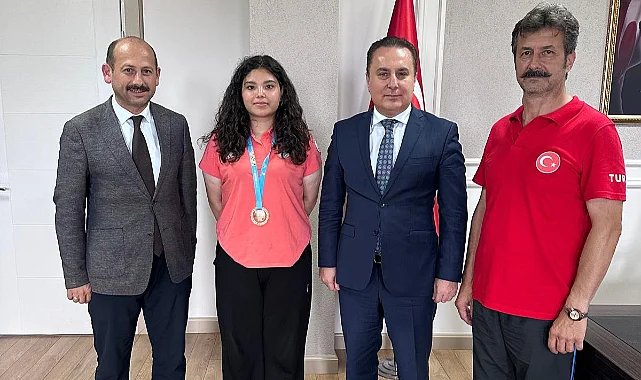 Samsun'un Gururu Ezginur Türkmen Ödüllendirildi