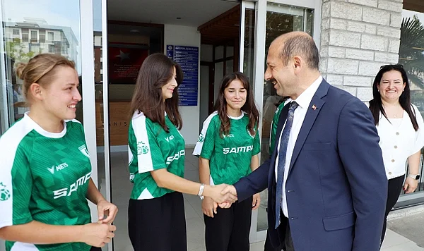 Samsun'un Milli Sporcuları Dereci'yi Ziyaret Etti