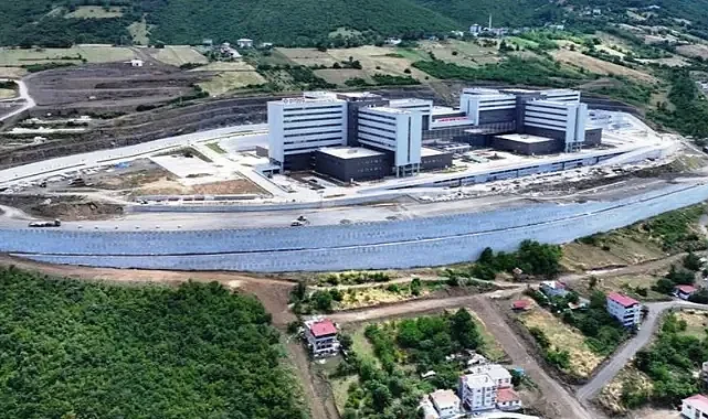 Şehir Hastanesi Yoluna Dev Köprü ve Kavşak İnşaatı Sürüyor