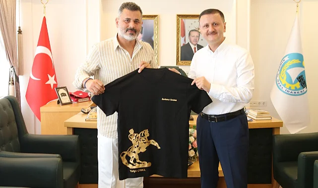 Sevdamız Samsun'dan Sinop'ta Yahya Çınkıl'a Atatürklü Tişört Hediyesi