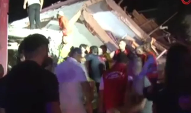 Sındırgı'da Depremin Bilançosu Açıklanıyor: 10 Bina Yıkıldı, Arama-Kurtarma Devam Ediyor