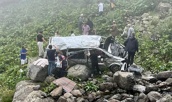 Trabzon'da Feci Kaza: Panelvan Uçuruma Yuvarlandı, 2 Kişi Öldü