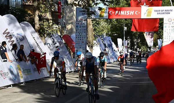 Kurtuluş Yolu'nun Pedalları Vezirköprü'de Zafere Ulaştı