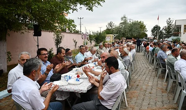 Vezirköprü'de Geleneksel Pilav Günü: Mezunlar Bir Araya Geldi
