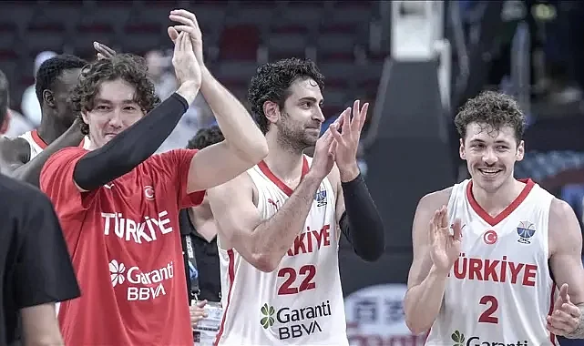EuroBasket 2025'te Fırtına Gibi Esen 12 Dev Adam, Madalyaya Koşuyor