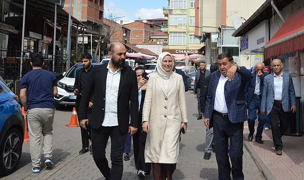AK Partili Zeynep Yıldız Havza'da: Şehit Babasına Cumhurbaşkanı'ndan Mektup Getirdi