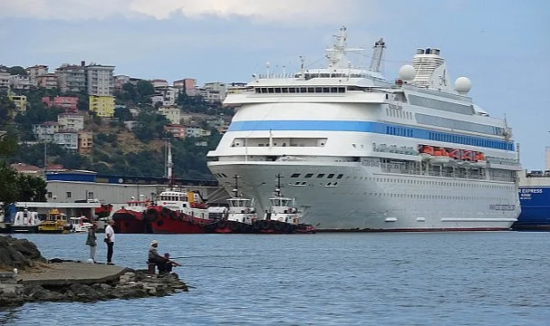 Samsun Limanı'na Astoria Grande Gemisiyle 937 Turist Geldi