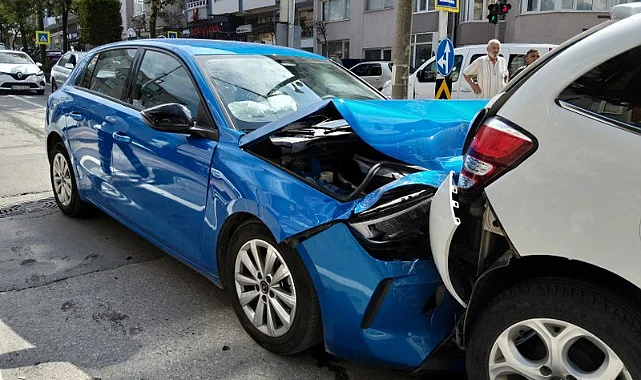 Bafra'da Akıl Almaz Trafik Kavgası: Avukat Eşine Aracını Çarparak Darbetmek İstedi