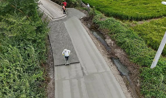 Bafra'da Kırsal Mahallelere Kalıcı Beton Yollarla Ulaşım Kolaylaşıyor