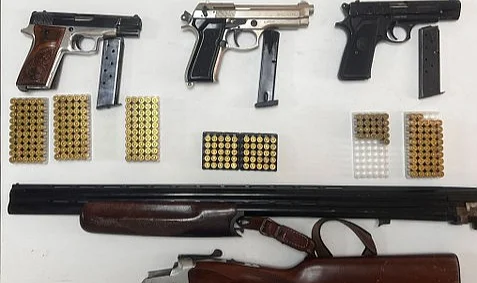Bafra’da Polis Operasyonu: Çok Sayıda Ruhsatsız Silah Ele Geçirildi