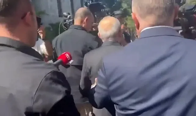 Basının Sorularını Duymazdan Gelen Kılıçdaroğlu Sırtını Dönüp Gitti
