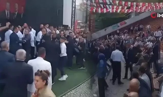 CHP Kongresinde Tekmeli Yumruklu Kavga ve Yaralılar
