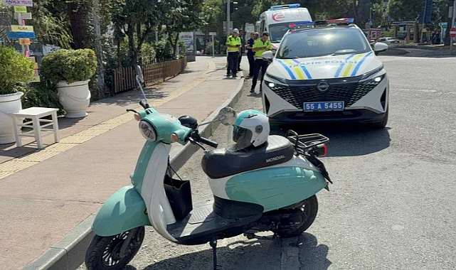 İlkadım'da Motosiklet Otomobile Çarptı: Yaralılar Var!