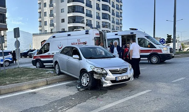 İlkadım’da Trafik Kazası: Araç Refüje Çarparak Durabildi