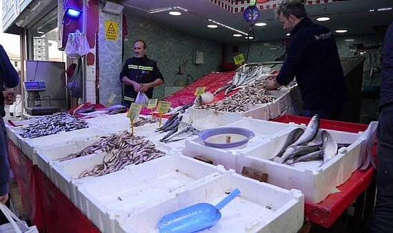 Karadeniz'i Fırtına Vurdu: Samsun'da Balık Tezgahları Boş Kaldı