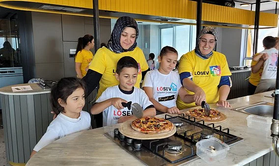 LÖSEV'li Çocuklar Anneleriyle Pizza Yaptı: Minik Şeflerden Lezzet Şöleni